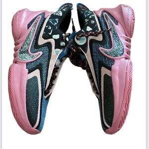 Nike Cosmic Unity 2 NWOT basketball shoes